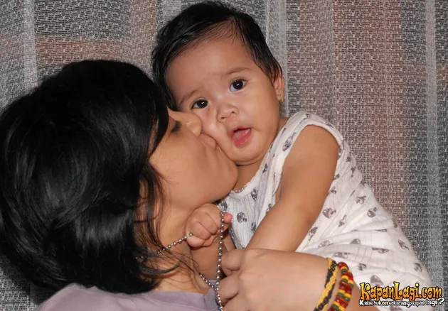Ernest Cokelat / Nirina Zubir