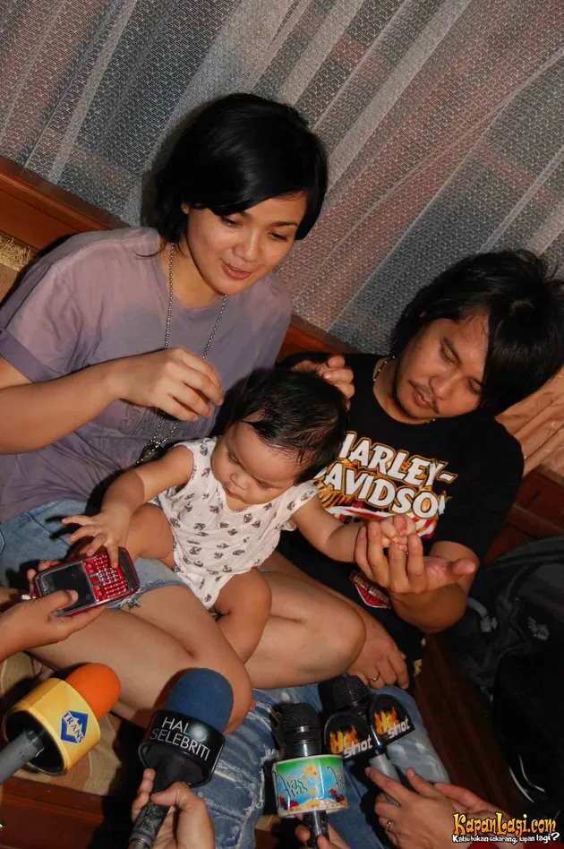 Ernest Cokelat / Nirina Zubir