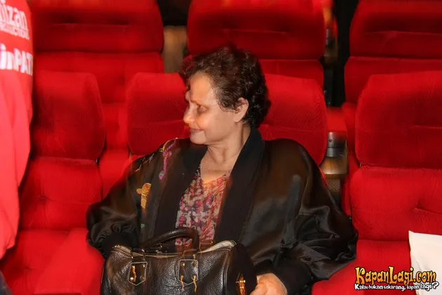 tiga hati dua dunia satu cinta