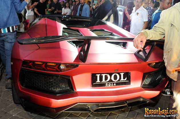 Nowela Idol Kendarai Lamborghini Merah Di Grand Final Idol 