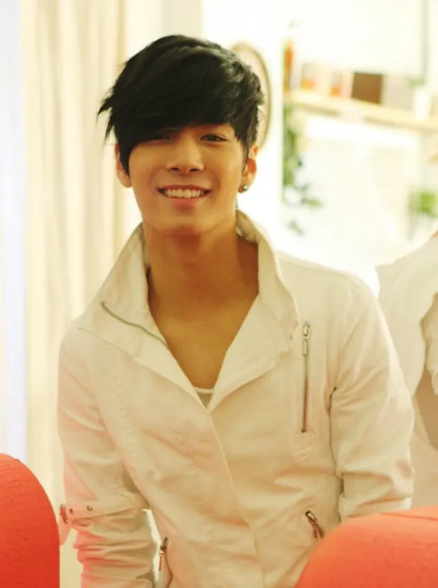 NU\'EST