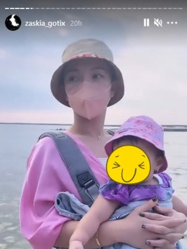Cure Longing for Bali, Take a Look at 7 Photos of Zaskia Gotik and Sirajuddin Vacationing with Their Child - Arsila Becomes the Spotlight of Netizens