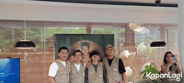 Oki Rengga AGAK LAEN Pakai Topi