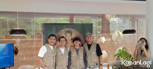 Senyuman Pemeran AGAK LAEN