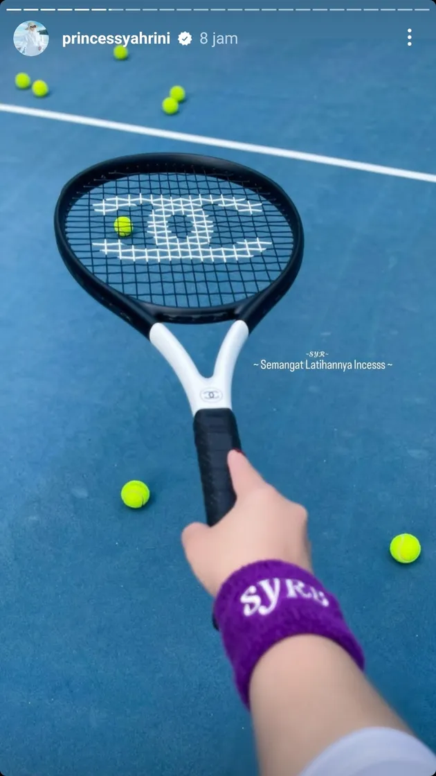 Syahrini Main Tenis