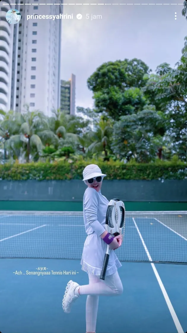 Syahrini Main Tenis