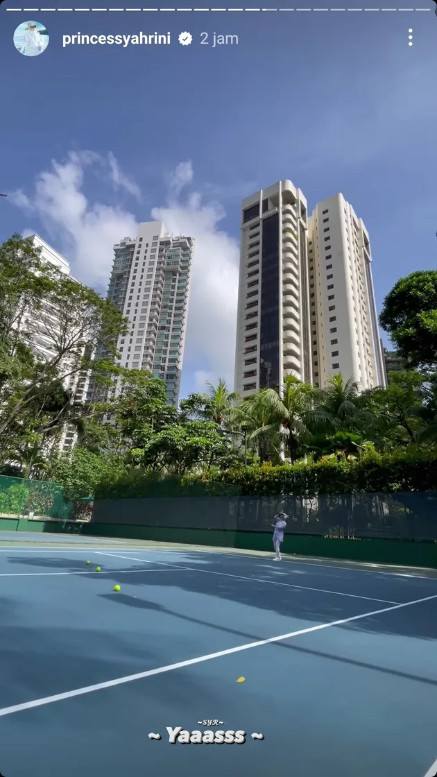 Syahrini Main Tenis