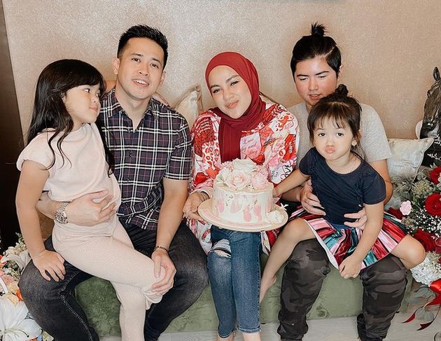 Olla Ramlan Finally Shows a Photo with Aufar Hutapea, Celebrating Birthday with Husband and Children