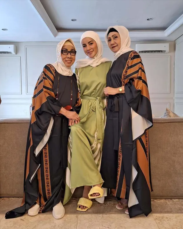 Olla Ramlan Bersama Ibunda Tercinta