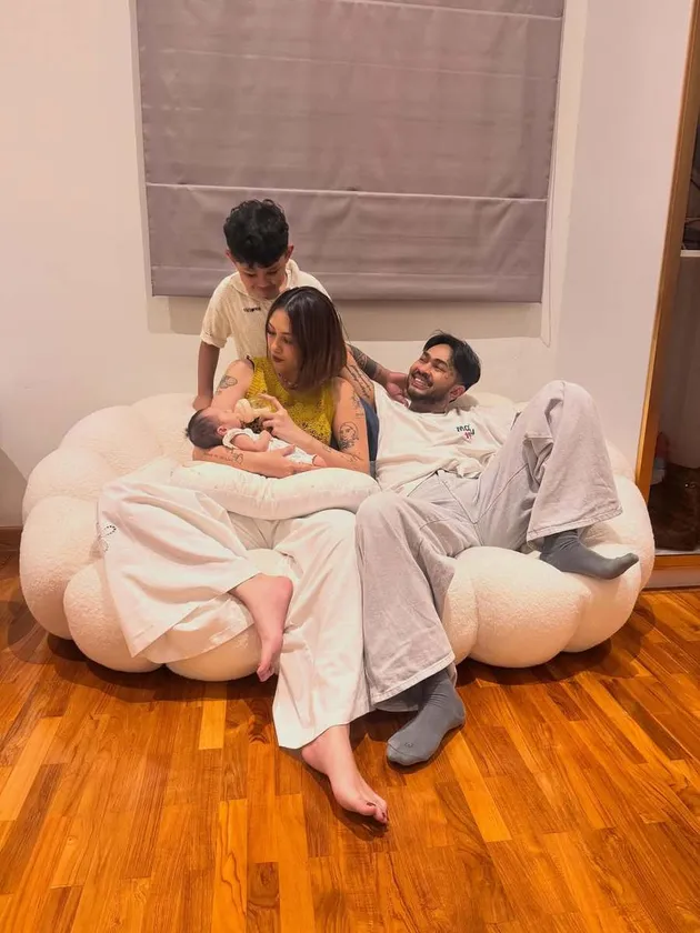 Onad bahagia bersama anak istri