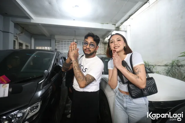 Onadio Leonardo dan istrinya
