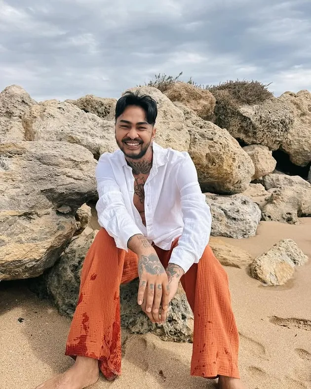 Onadio Leonardo Duduk di Batu