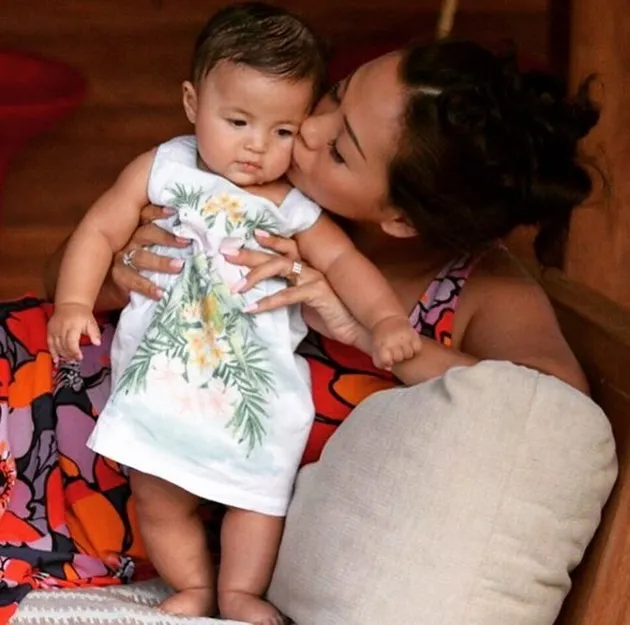Baby Tigerlily, anak indah kalalo