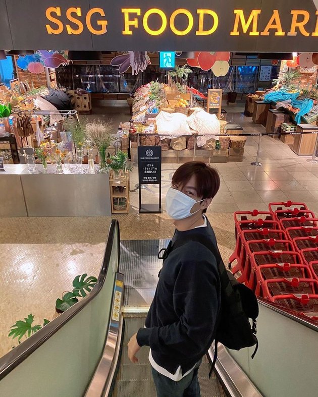 Handsome People Can Also Have Bad Luck, Here Are 8 Photos of Lee Min Ho Going to a Supermarket That Turns Out to Be Closed