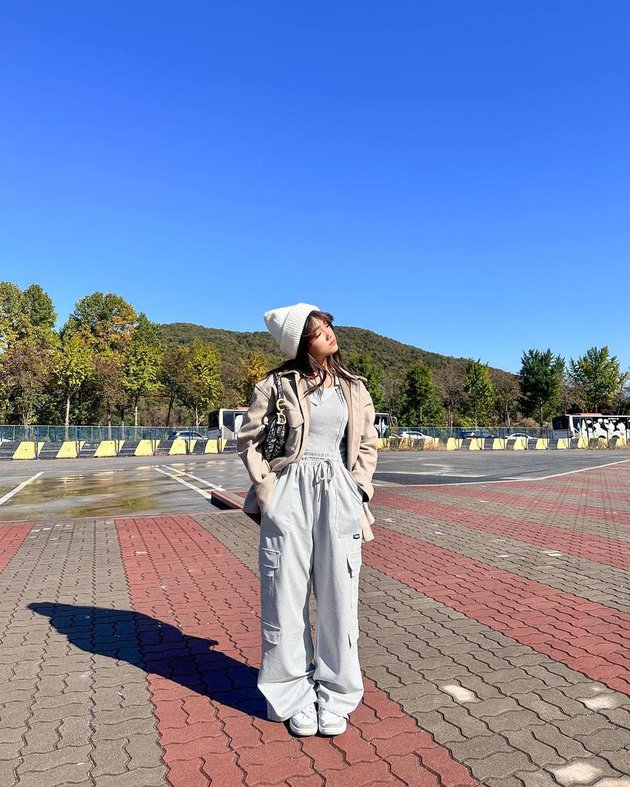 Outfit Never Fails! 8 Photos of OOTD Fuji Like a Model When Vacationing in Korea and Japan