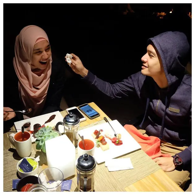 Dimas Seto dan Dhini Aminarti