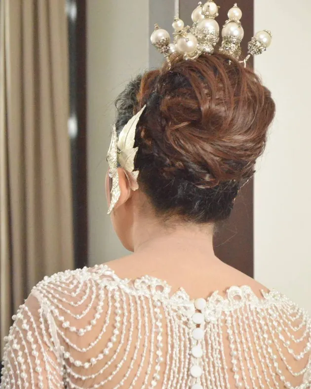 Syahrini naik kereta kencana