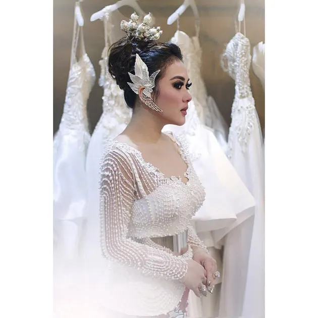 Syahrini naik kereta kencana