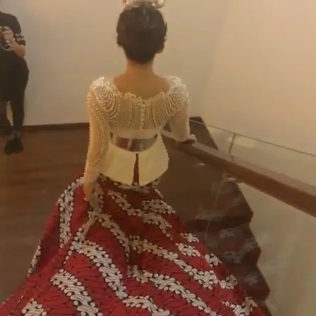 Syahrini naik kereta kencana