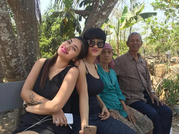 Julia Perez dan Keluarga