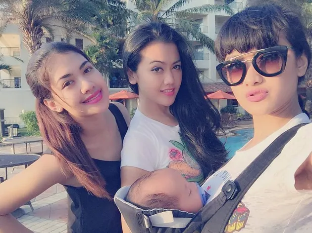 Julia Perez dan Keluarga