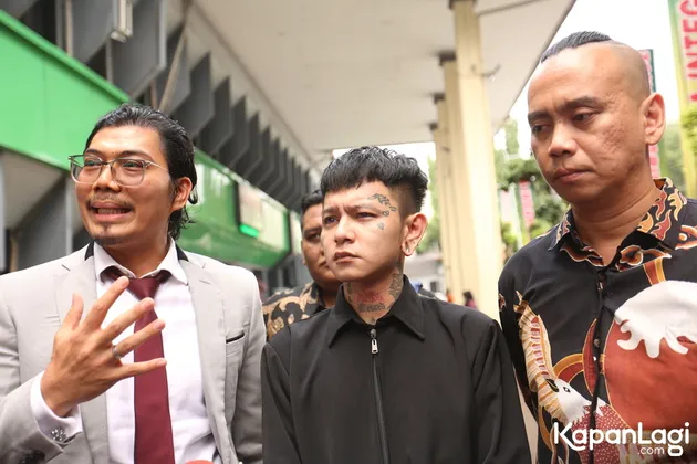 Sidang Cerai Perdana Sexy Goath