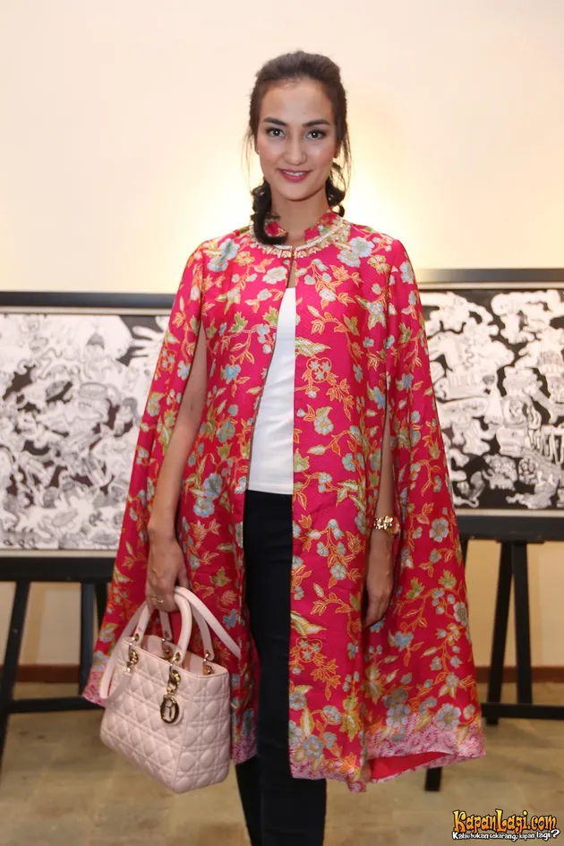 Atiqah Hasiholan