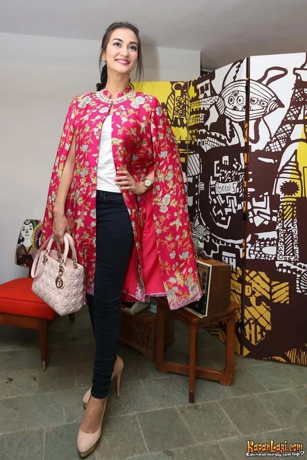 Atiqah Hasiholan