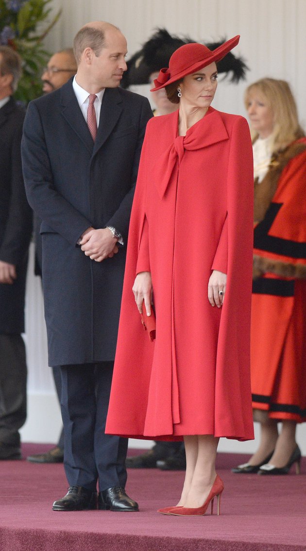 Wearing a Striking Colored Dress, 8 Photos of Kate Middleton That Caught Attention When Welcoming the President of South Korea