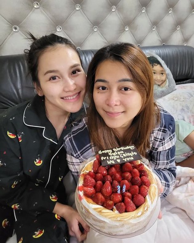 Wearing BTS Jin's Designed Pajamas, Ayu Ting Ting Surprises Syifa on Her Birthday: Makeup-Free Face Attracts Attention