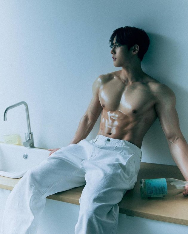 Showing Abs and Athletic Body in the Latest Photoshoot, Minhyuk BTOB Makes Fans Hysterical