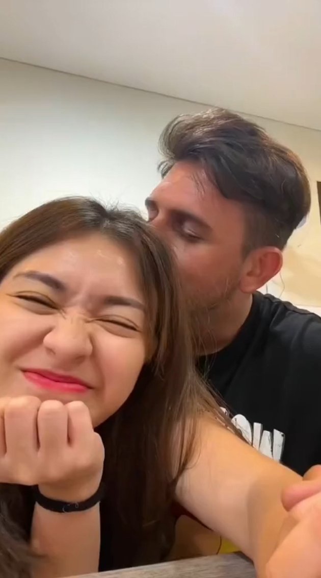 Nathalie Holscher's Alleged New Boyfriend Kissed by a Foreign Man, Here are 8 Photos - Netizens Mocking