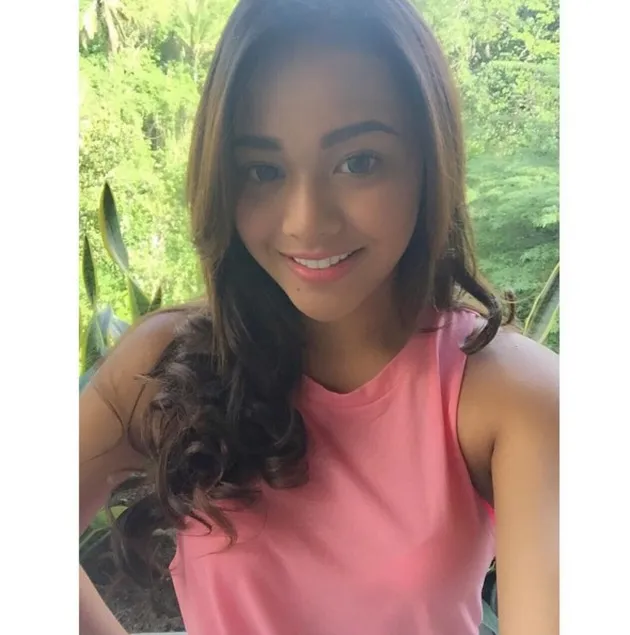 Selfie Cantik Aurel Hermansyah