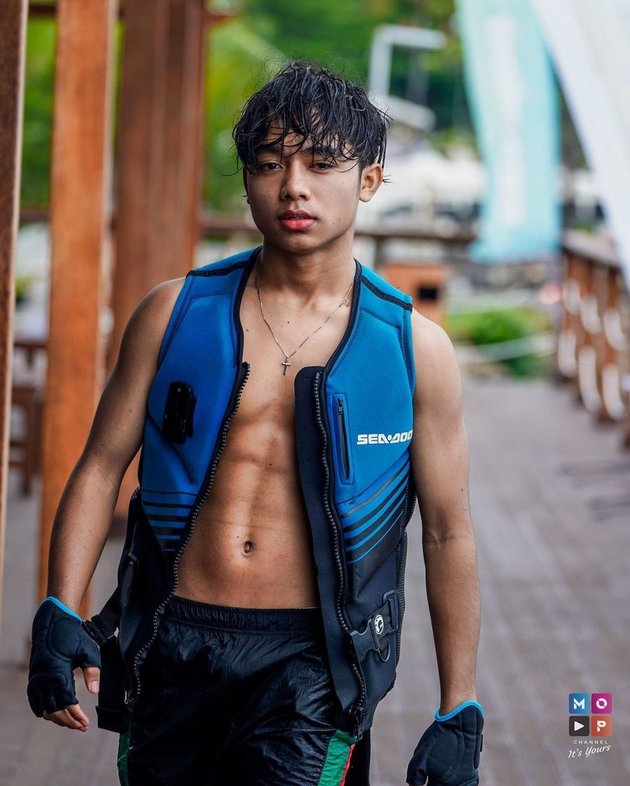 Berikut adalah salah satu unggahan terbaru Betrand Peto putra Ruben Onsu yang terlihat semakin bikin pangling.