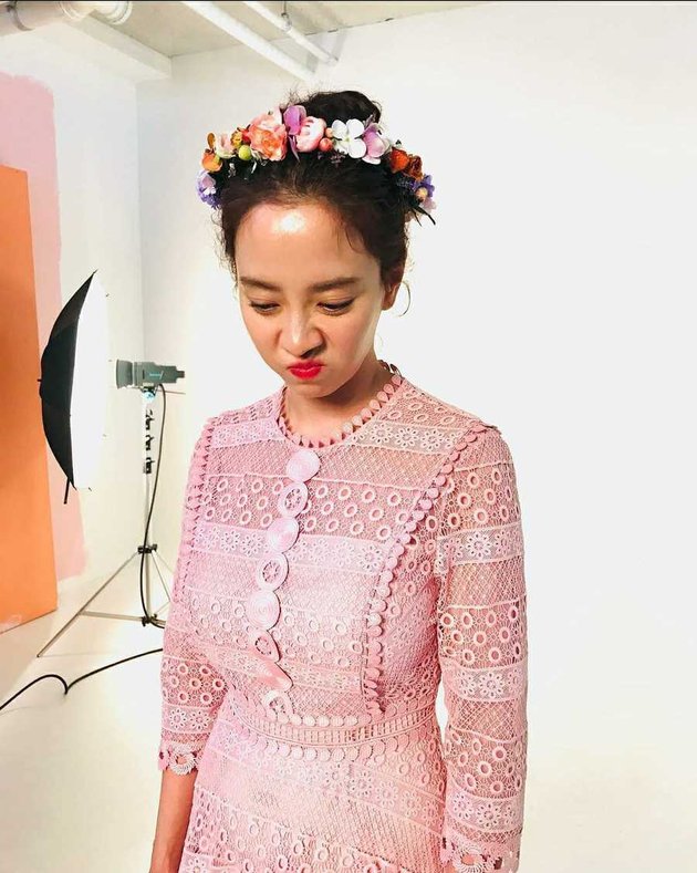 Showing Off Super Short Hair, Here's a Surprising Portrait of the Beautiful Actress Song Ji Hyo that Astonishes Her Fans!