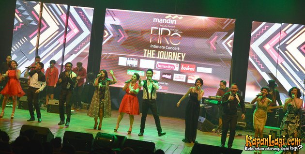 Para kontestan Indonesian Idol musim pertama yang membentuk grup vokal bernama FIRe (First Idol Reunion) seperti kembali mengulang kejayaan mereka.