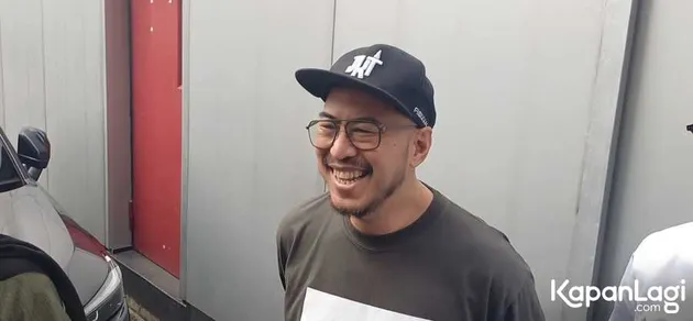 Pandji Pragiwaksono di Depan Awak Media