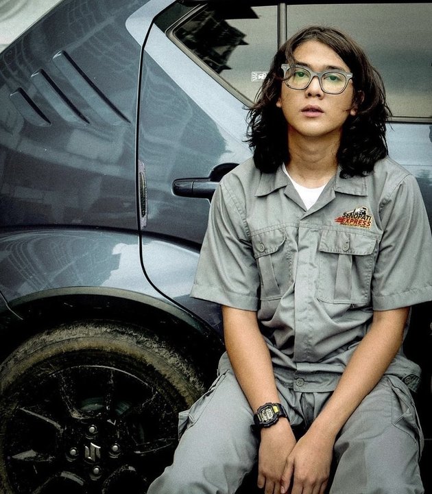 8 Handsome Portraits of Iqbaal Ramadhan with Long Hair, Making Netizens Fall in Love Even More!