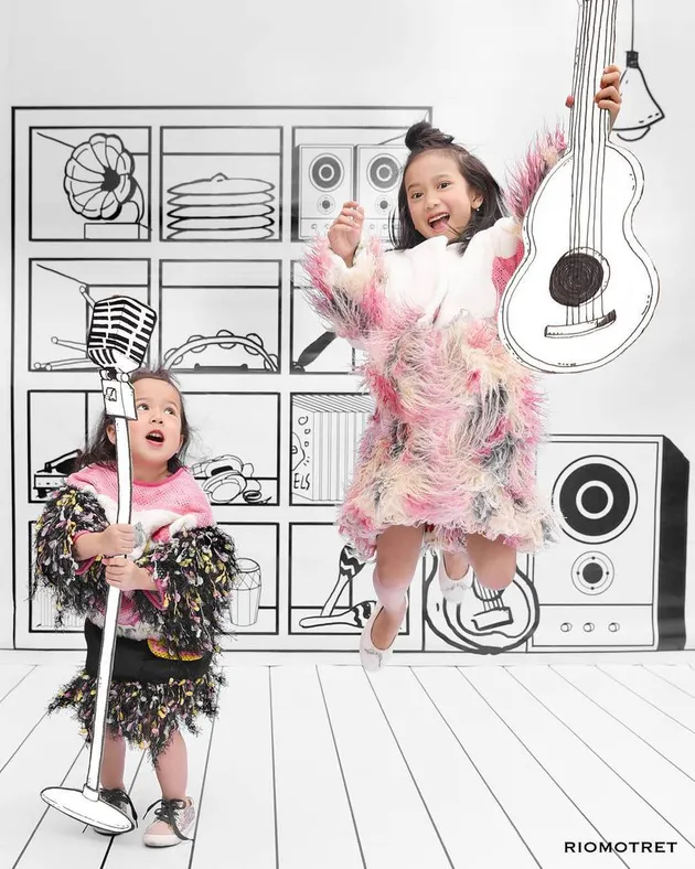 Artika Sari Devi dan Keluarga