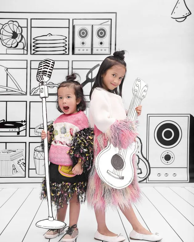 Artika Sari Devi dan Keluarga