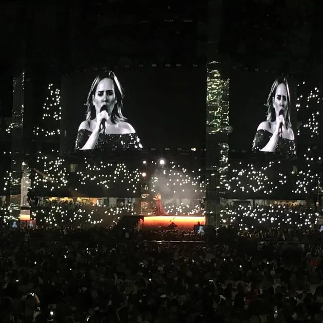 Penyanyi Indonesia yang menonton konser Adele di Australia baru-baru ini adalah si cantik Raisa. Bukan cuma itu saja, ia pun sempat bertemu dengan Tulus ketika berada di Australia.