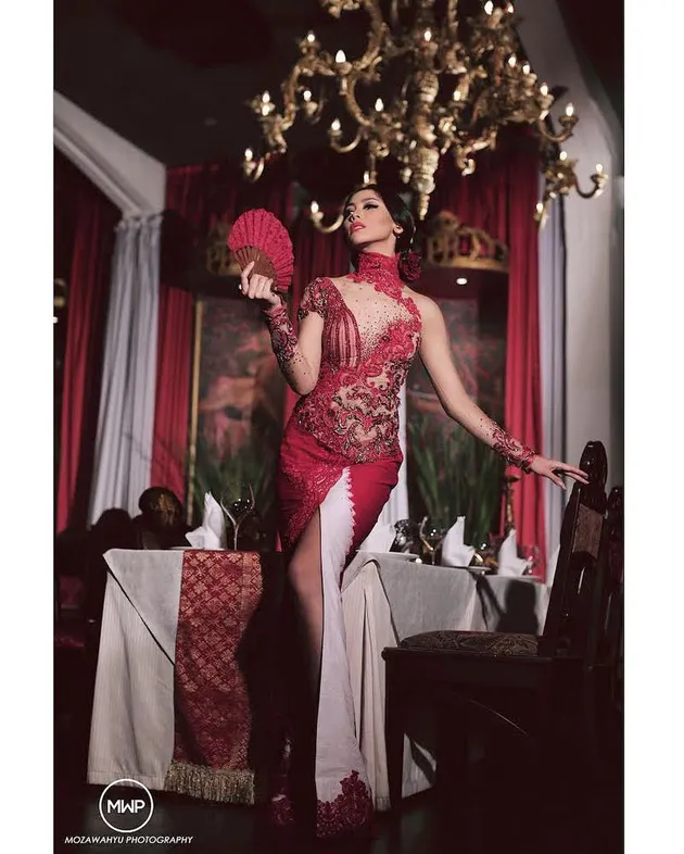 puteri indonesia pakai kebaya merah putih