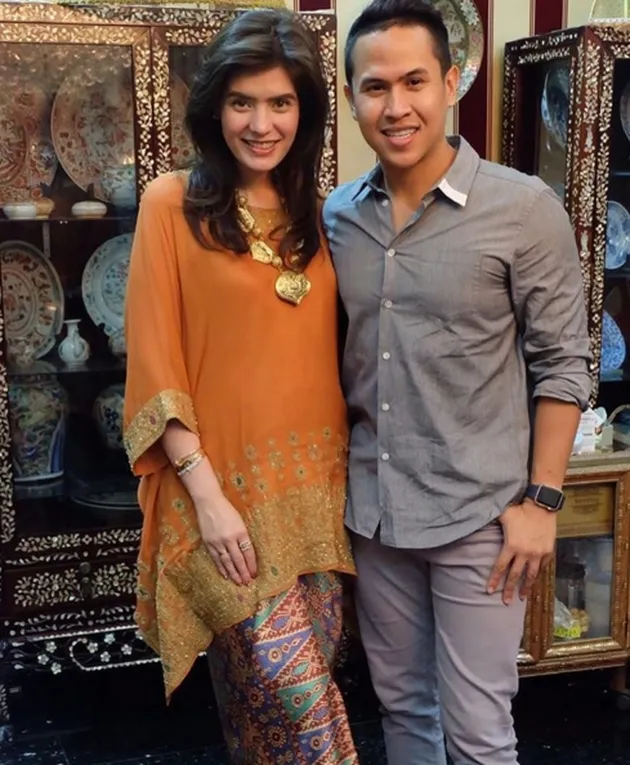 Kaftan Seleb Paling Cantik 