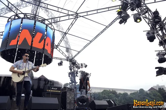 Dance Till Monday 2015