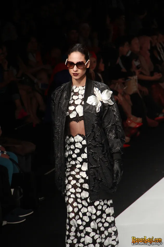 Busana Karya Ivan Gunawan