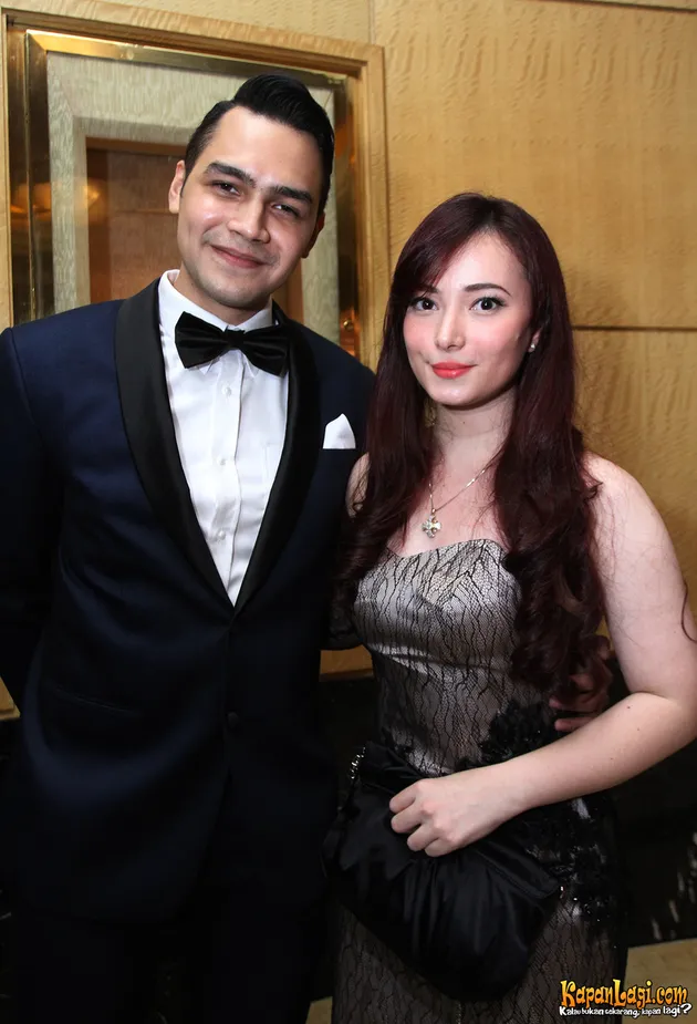 chelsea olivia, glenn alinskie, busana artis