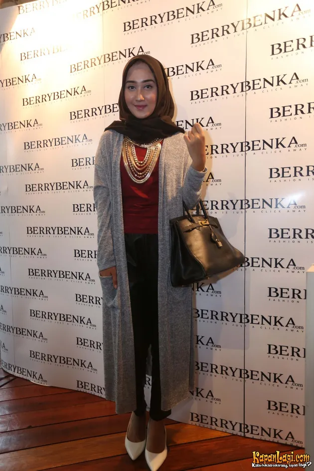 Fashion Kasual Selebriti