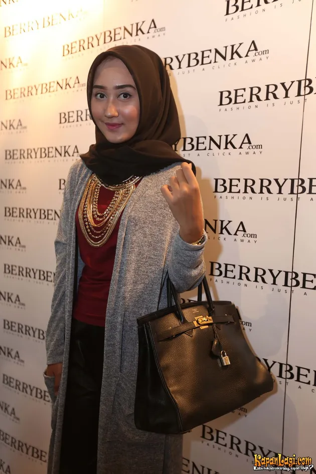 Fashion Kasual Selebriti