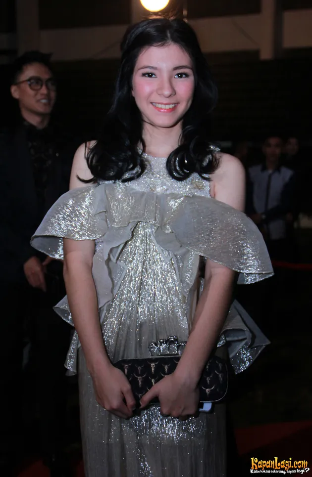 PARADE SELEB DI RED CARPET 'I AM HOPE', GLAMOR MEWAH ALA 