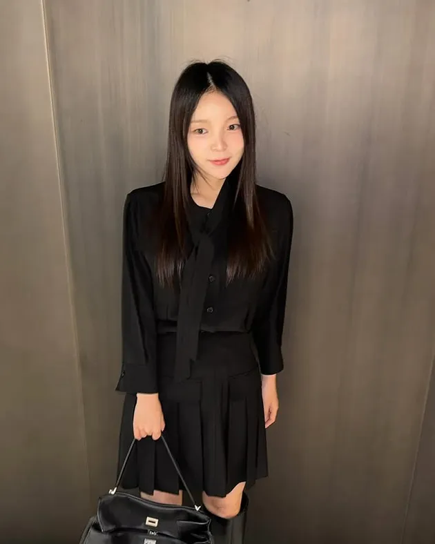 Park Jin Joo Pakai Dress Hitam